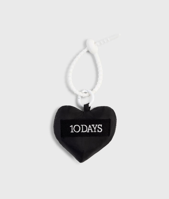 10days heart keychain black