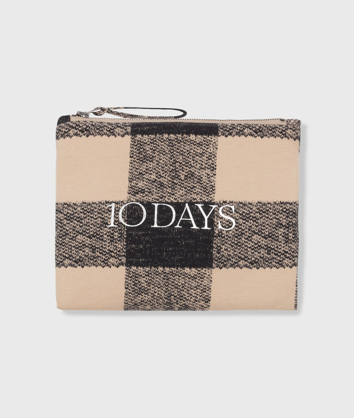 10days padded pouch fleece ecru
