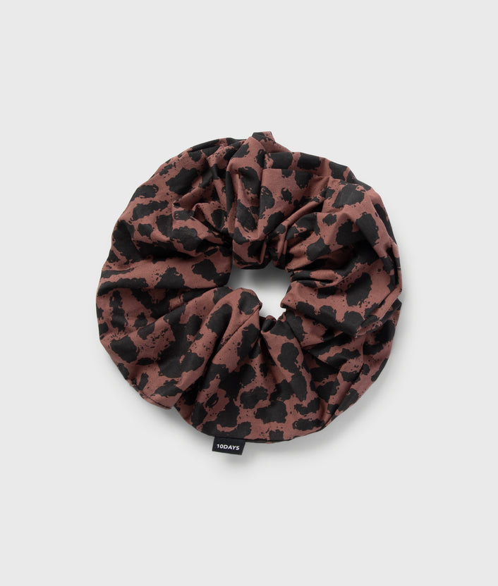 10days scrunchie leopard dark fudge