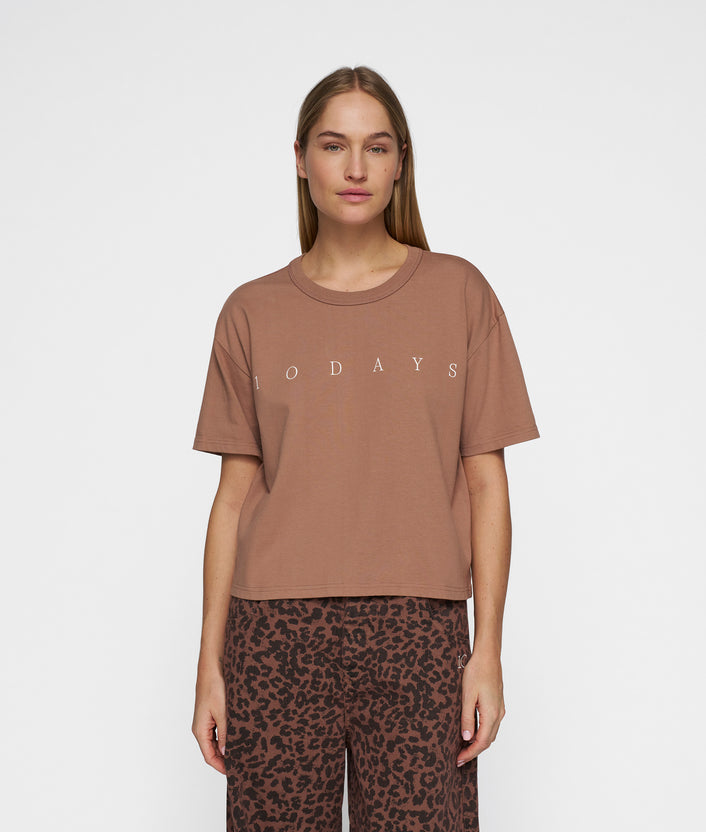 10days short sleeve tee logo fudge