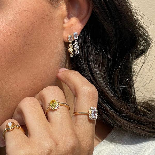 24kae Oorbel Met Steen En Zeepaardje - 424118S