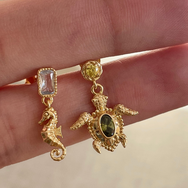 24kae Oorbel Met Steen En Zeepaardje - 424118Y