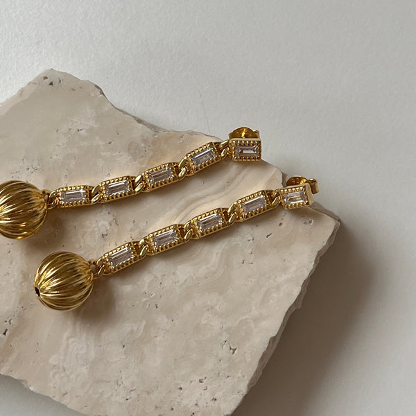 24kae Oorbel Met Witte Steentjes En Bol - 424114Y