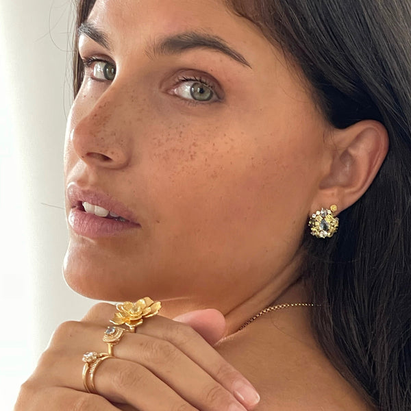 24kae Oorbel Met Groene Steen En Gedraaide Rand - 424121Y