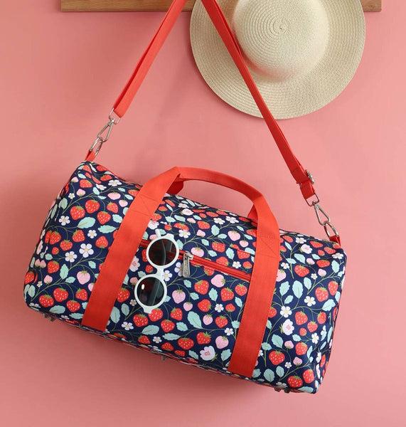 A Little Lovely Company Weekendtas: Aardbeien