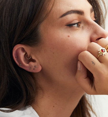 Anna Nina April Birthstone Piercing Front 14K