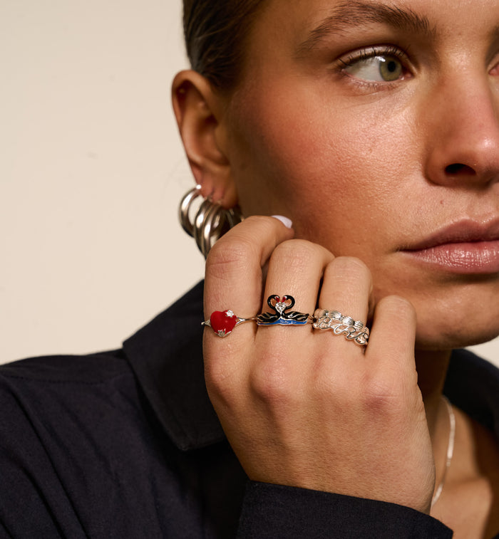 Anna Nina Black Swan Ring Silver