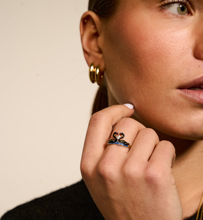 Anna Nina Black Swan Ring Silver