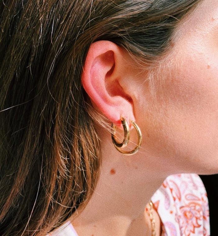 Anna Nina Classic Round Hoop Earrings (M) 14K