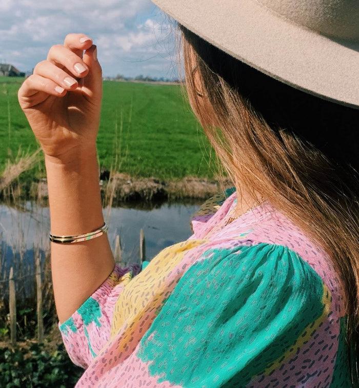 Anna Nina Flat Hinge Bangle 14K