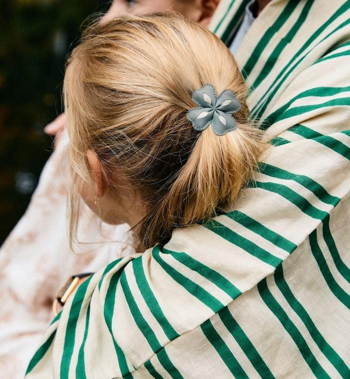 Anna Nina Lucky Puff Clip