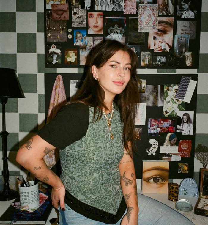 Anna Nina Pearly Love Piercing Front 14K