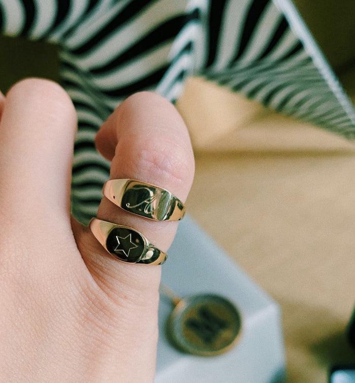 Anna Nina Pinky Signet Ring Round 14K Yellow Gold