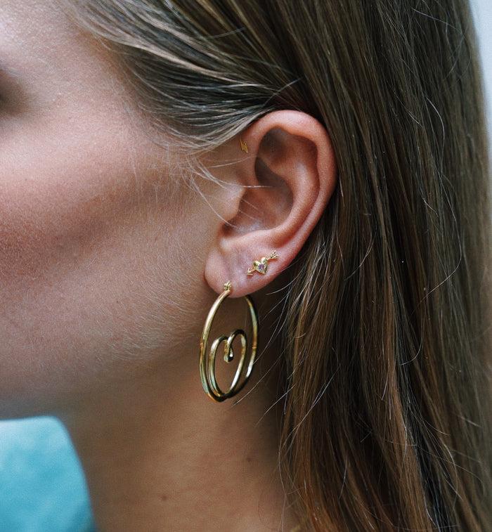 Anna Nina Single Arrowed Heart Stud 14K