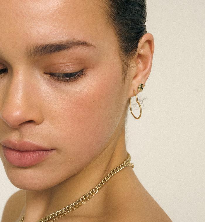 Anna Nina Single Golden Swan Stud 14K