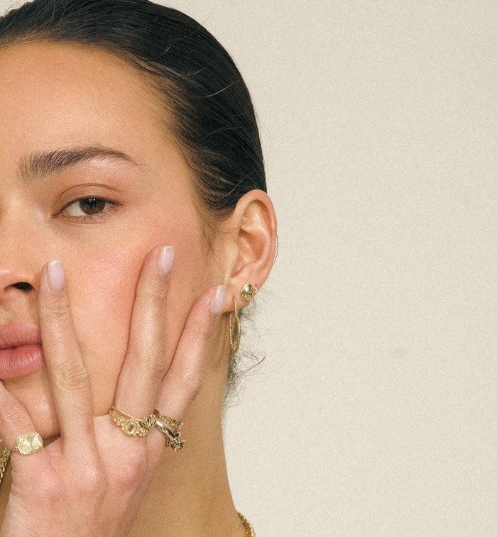 Anna Nina Single Golden Swan Stud 14K