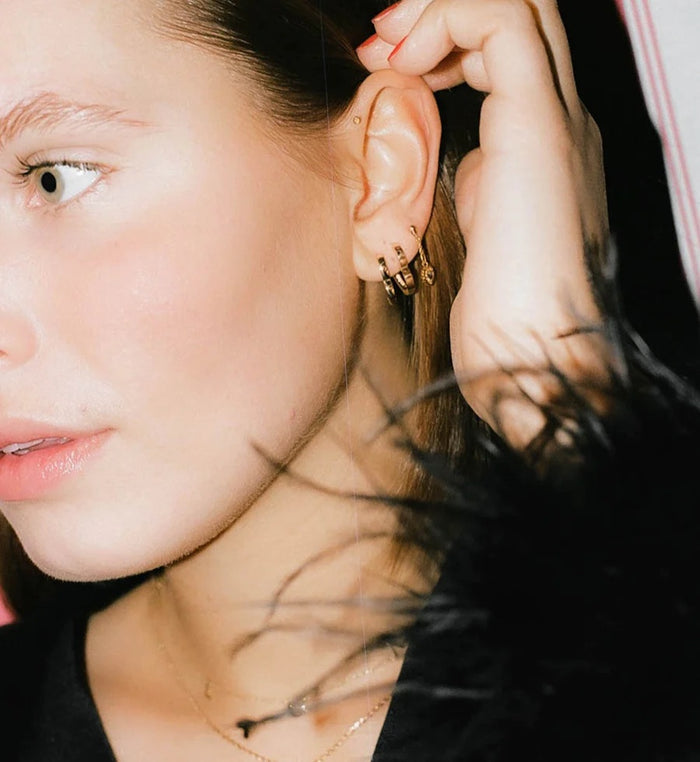 Anna Nina Single Heart Clasp Earring 14K