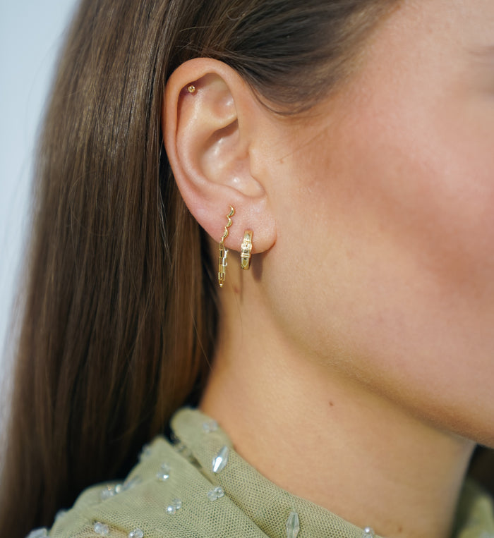 Anna Nina Single Ornament Chain Stud 14K