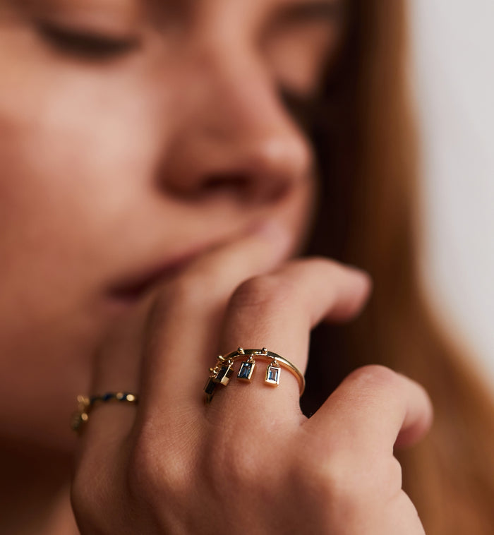 Anna Nina Drooping Aurelia Dust Ring 14K Yellow Gold