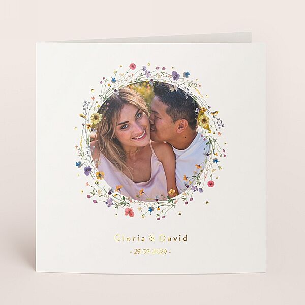 ava Romantische trouwkaart met bloemenkrans foto en goudfolie