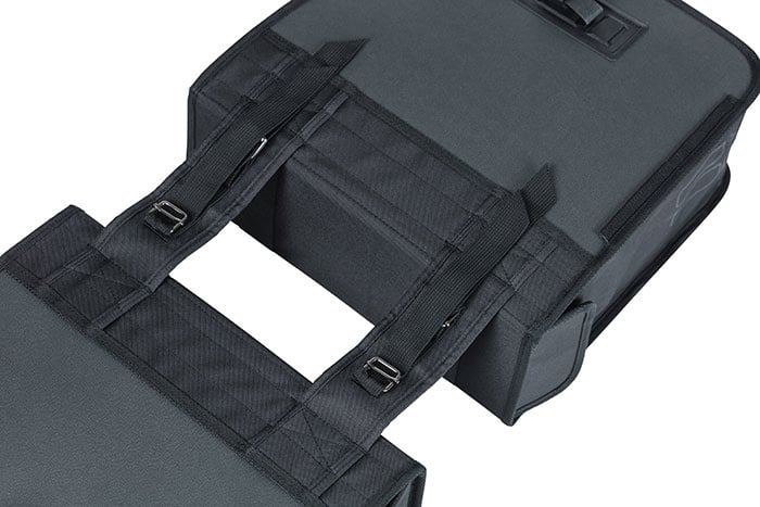 Basil Basil Tour Waterproof - Dubbele Fietstas - 28 Liter - Zwart