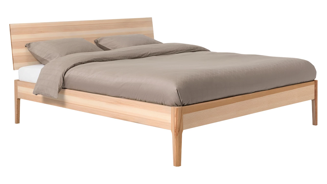 beter bed Bed Sky met hoofdbord en poten hout