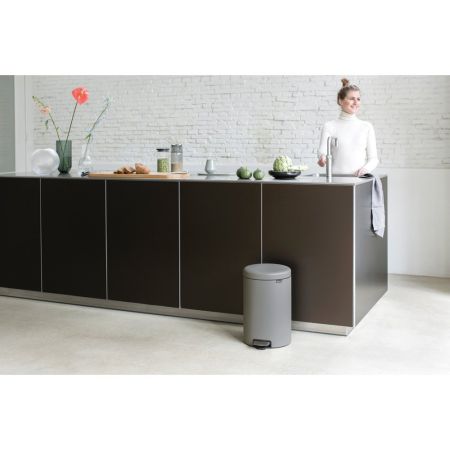 Brabantia NewIcon Pedaalemmer 20 Liter - Mineral Concrete Grey