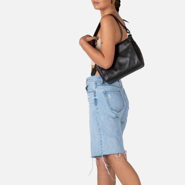 Burkely JUST JOLIE SHOULDERBAG 1000321.84.10_STR (1)