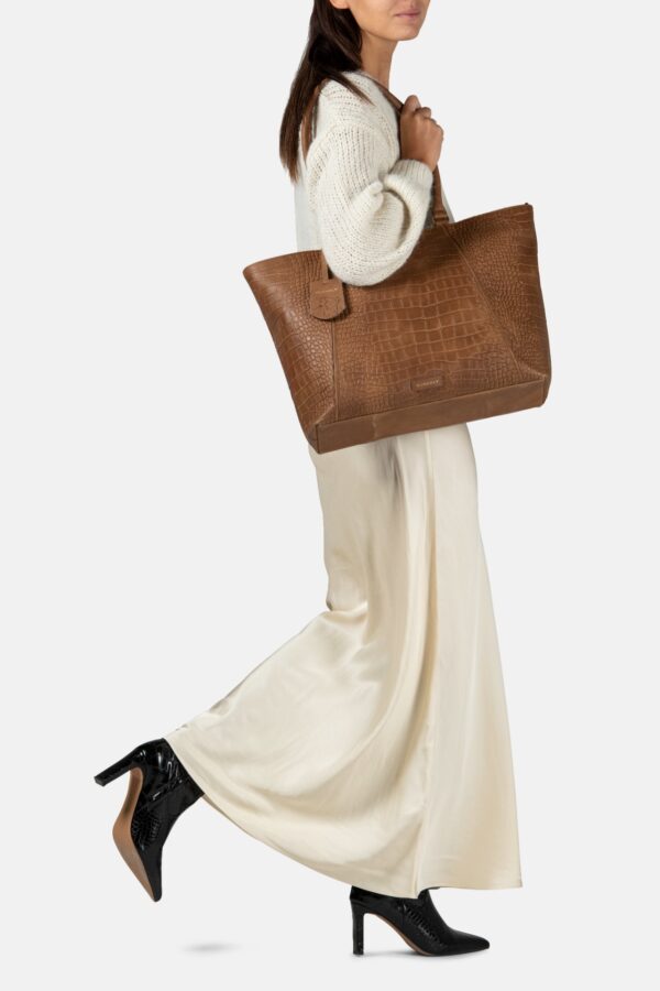 Burkely COOL COLBIE WIDE TOTE 15 6″ 1000415.29.24_STR