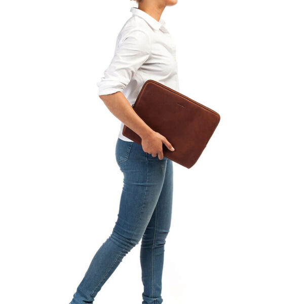 Burkely FUNDAMENTALS ANTIQUE AVERY LAPTOPSLEEVE 15.6” 8009107.56.24_STR