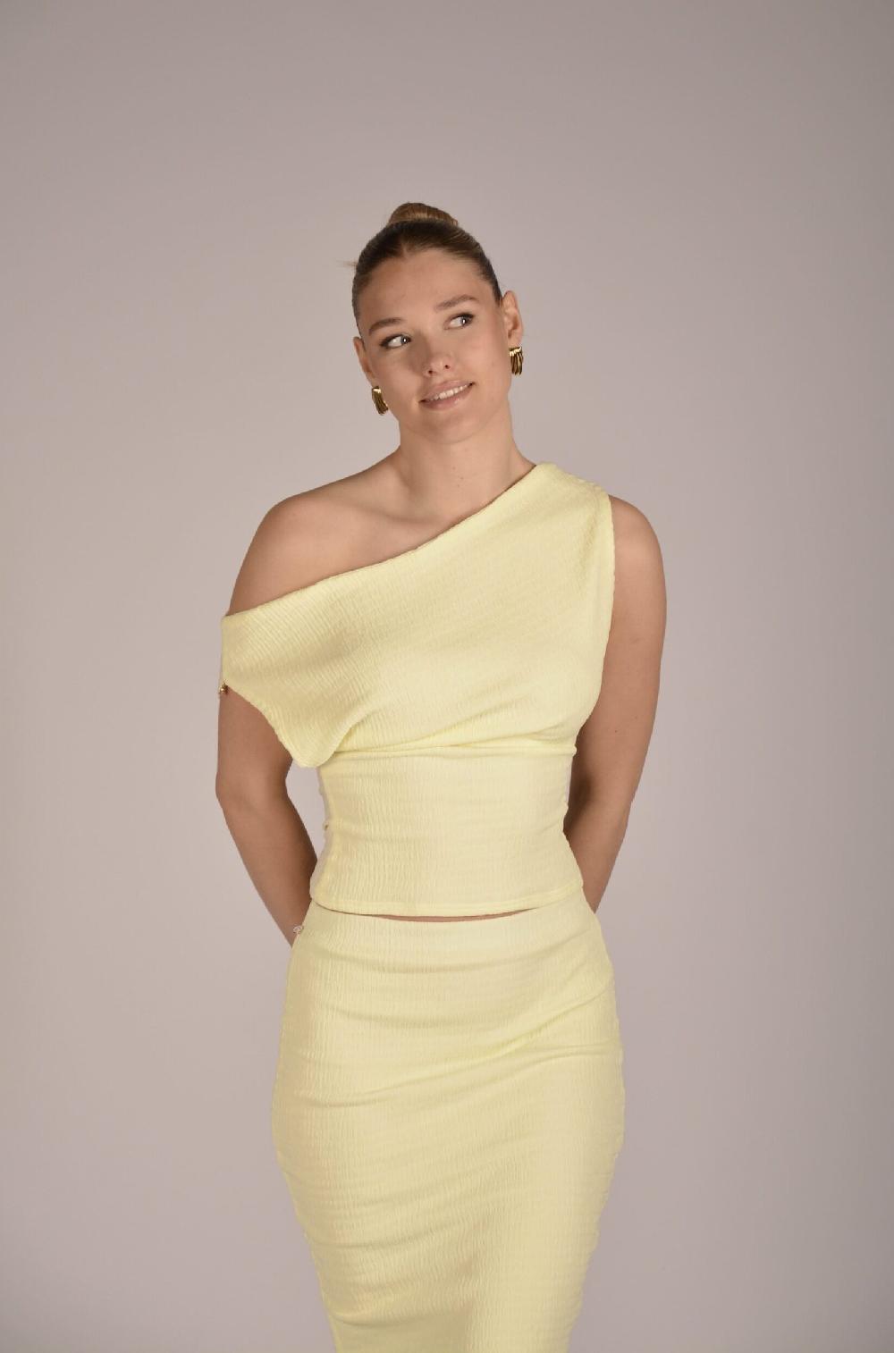 c by stories Eva Top