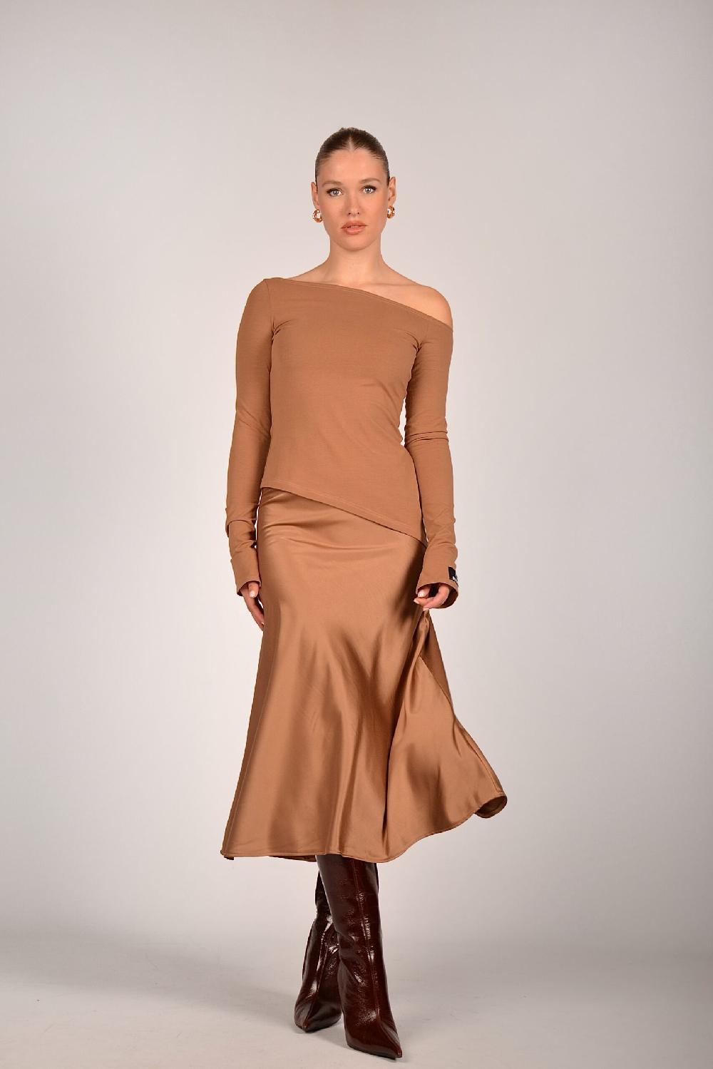 c by stories Nina top