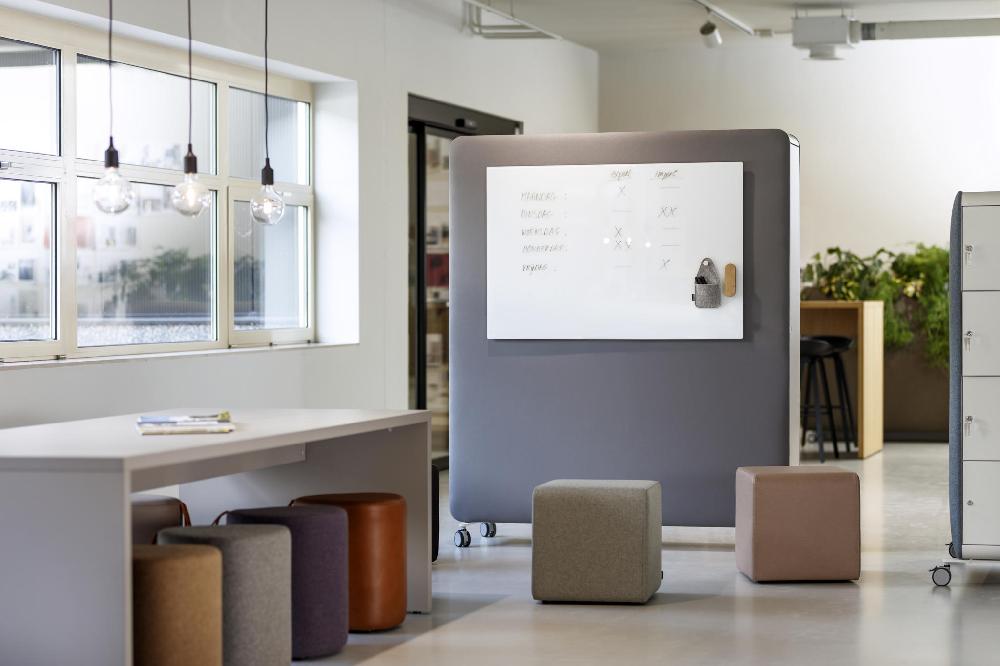 cascando Pillow Space