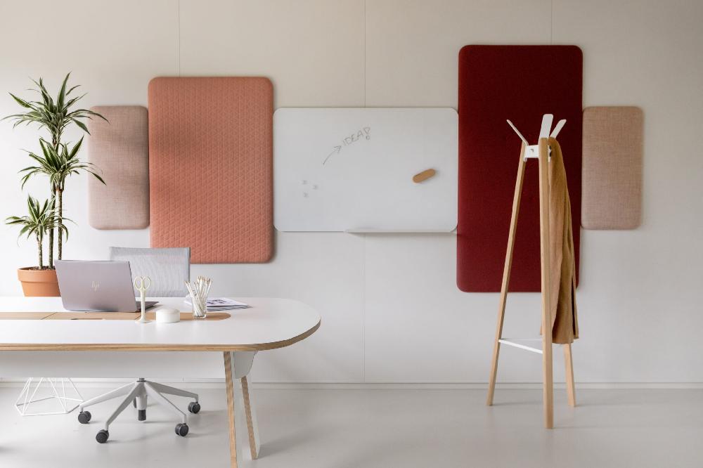 cascando Pillow Wall