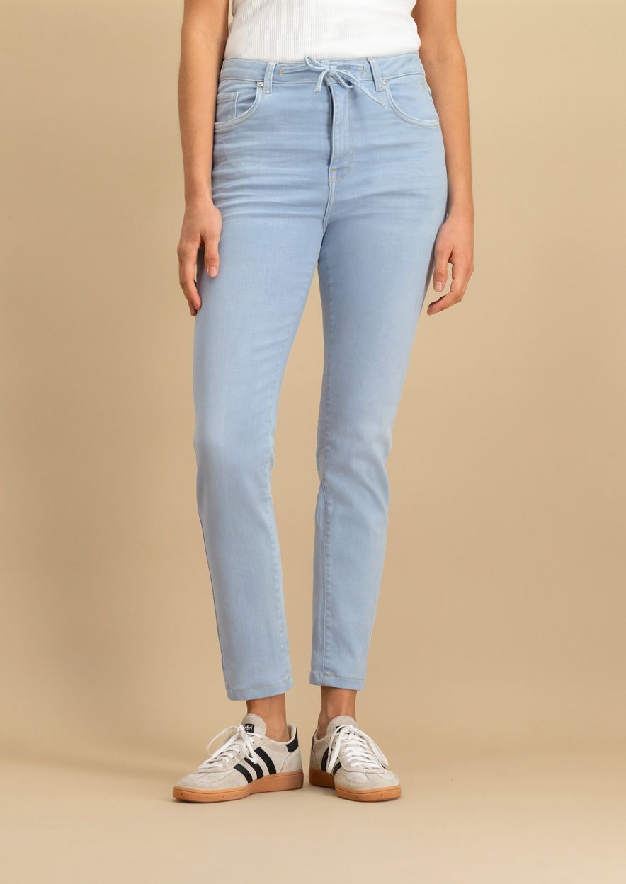 circle of trust Amber Friendly Indigo - Mid-Rise Straight Fit