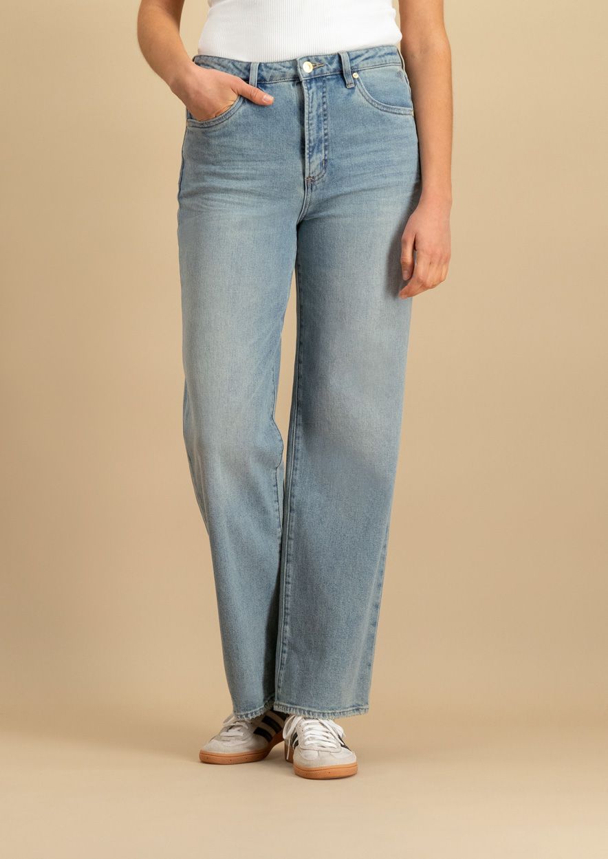 circle of trust Cathy Calm Blue Spring - Straight Leg Mid-Waist