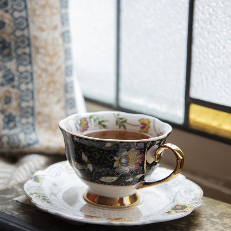 Clayre & Eef 6CE1283 Kop En Schotel 200 Ml Wit Zwart Porselein Bloemen Rond Servies