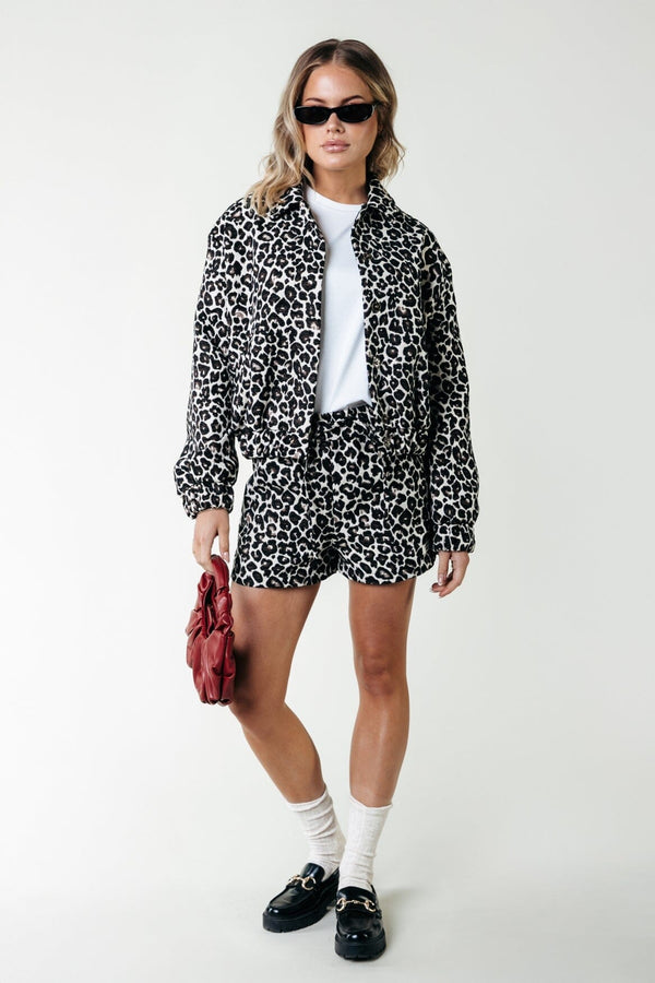 Colourful Rebel Florence Leopard Jacquard Short