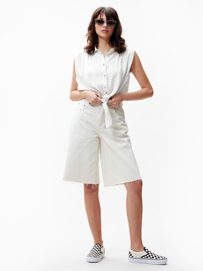 comfort studio by catwalk junkie Sleeveless blouse met knoop effect