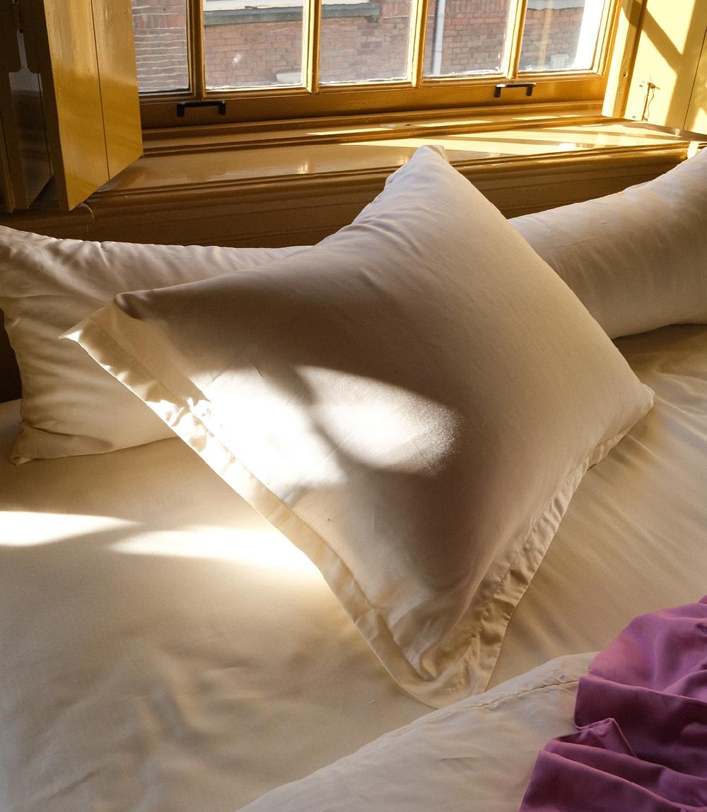 Crisp Sheets Body Pillow Hoes | Satijn Tencel™ Milk