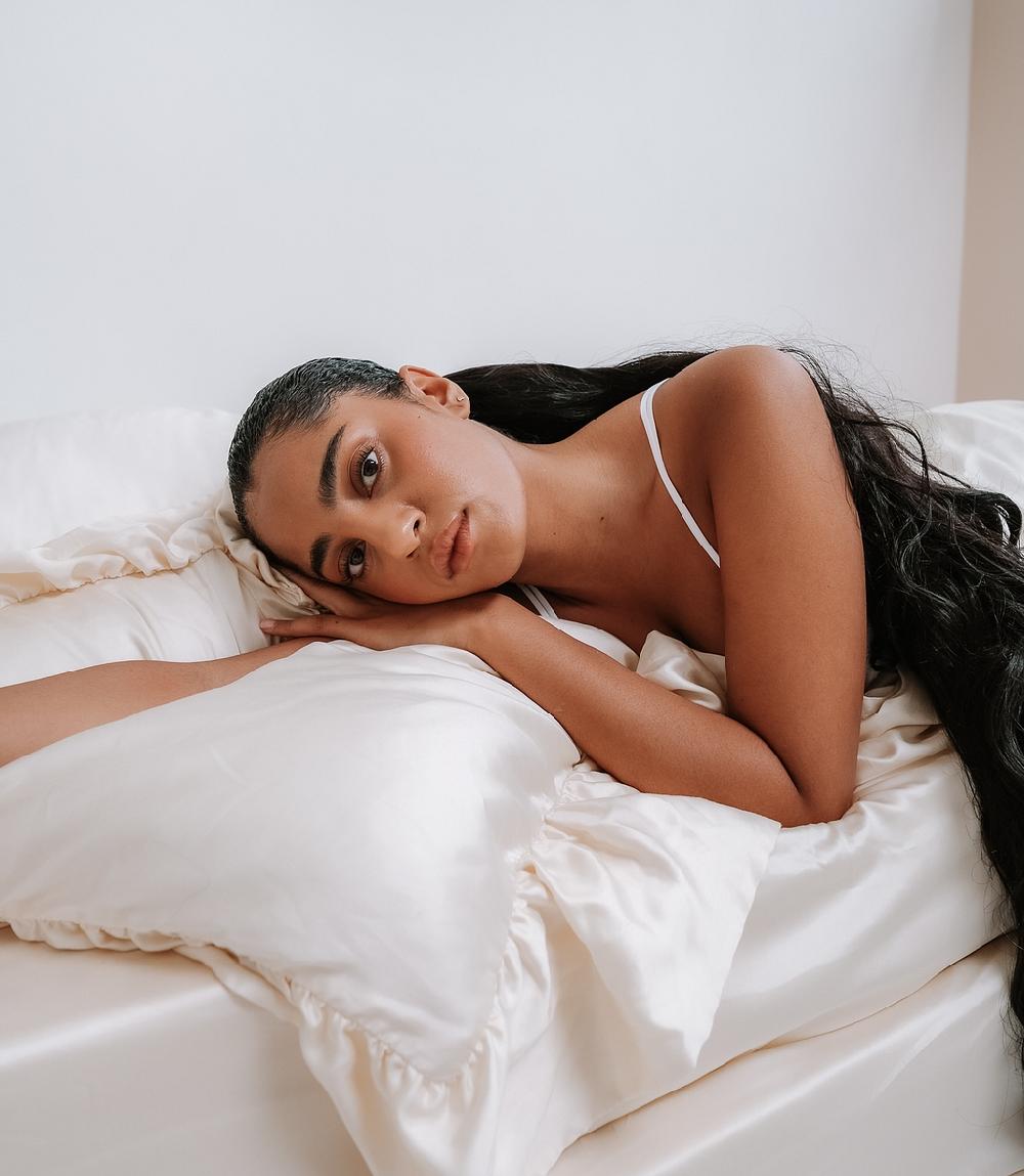 Crisp Sheets Sierkussen Met Ruches | Satijn Tencel™ Milk