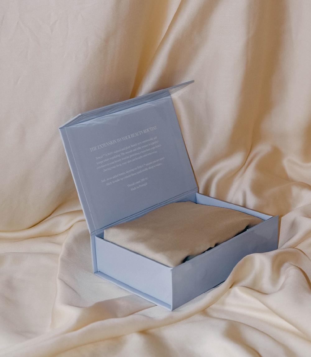 crisp sheets Sleeping Beauty Kussensloop | Sateen Tencel™ Oat Milk