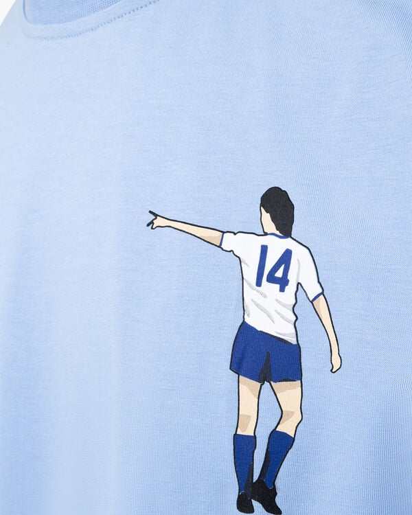 Cruyff Dos Rayas Graphic Tee - England Code: CA242161-608