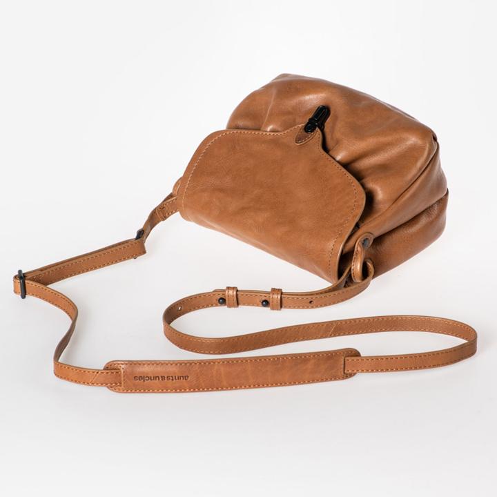 Daniel Ray Aunts & Uncles Mrs. Coconut Cake Shoulderbag Caramel