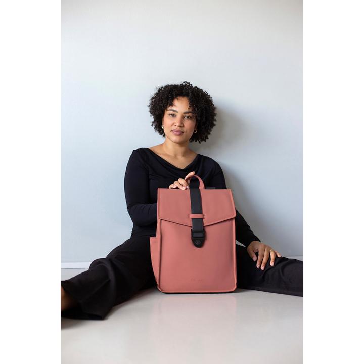 Daniel Ray Bold Banana Beyond Bold Envelope Backpack Dusty Pink-black