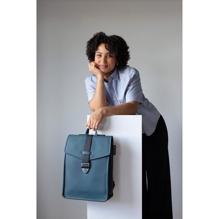 Daniel Ray Bold Banana Beyond Bold Envelope Backpack Petrol-black