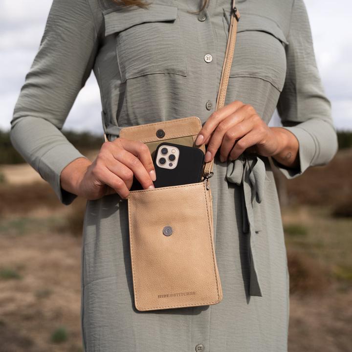 Daniel Ray Hide & Stitches Earth Phonebag Sand
