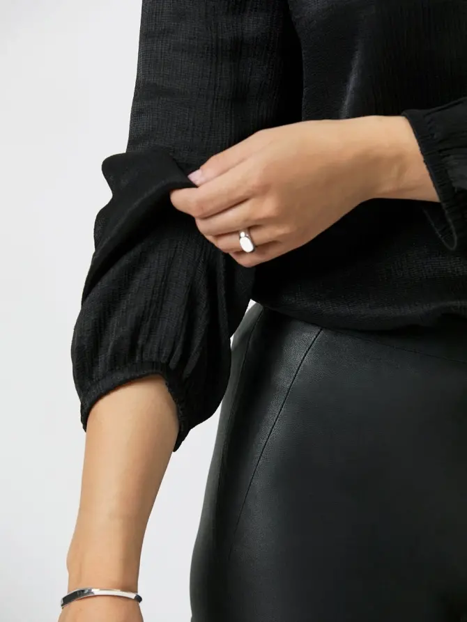 Dante 6 Hoge Hals Ruffle Top Zwart