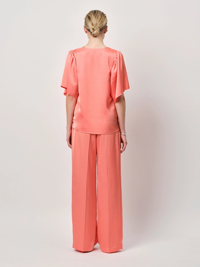 Dante 6 Satin-look V-hals Top Radiant Apricot