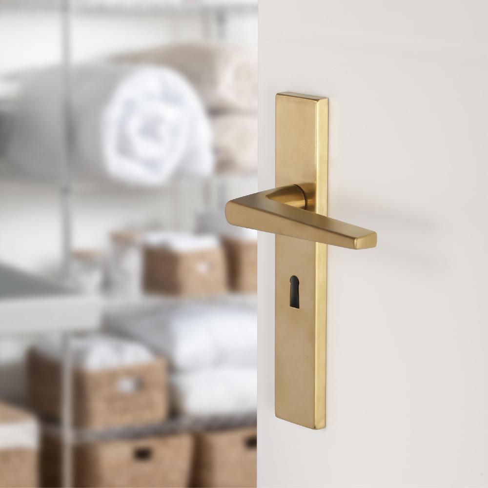 Differnz Differnz Rotterdam Deurkruk – Vierkant Schild – Sleutel 56 Mm – Goud